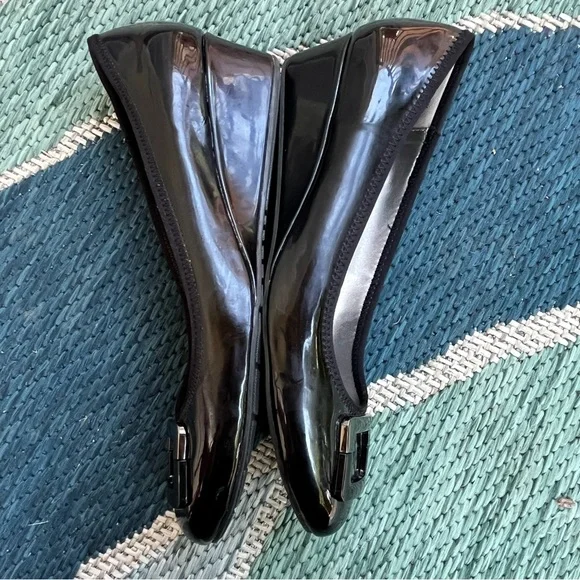 Bandolino black patent buckle front wedge pumps - Picture 6 of 11